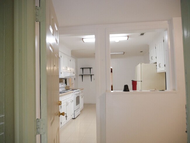 Building Photo - Home in Hahira in the country