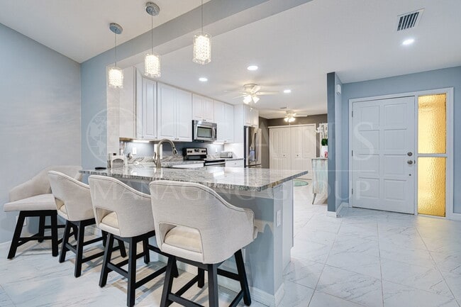 Building Photo - Beautifully Furnished 2BR Home + Bonus Room
