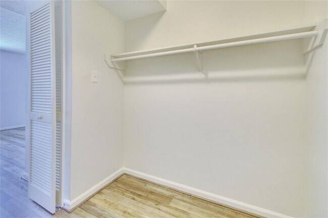Building Photo - 475 Mount Vernon Hwy NE