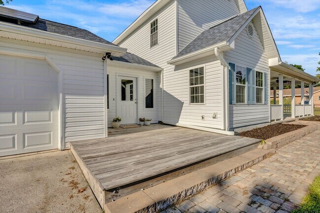 Building Photo - 101 N 6th St