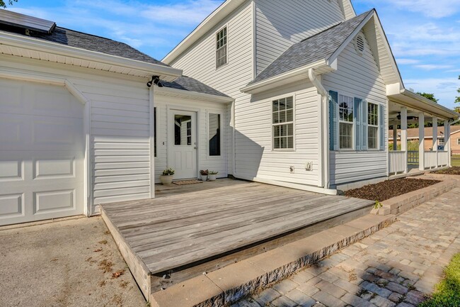 Building Photo - 101 Sixth St N