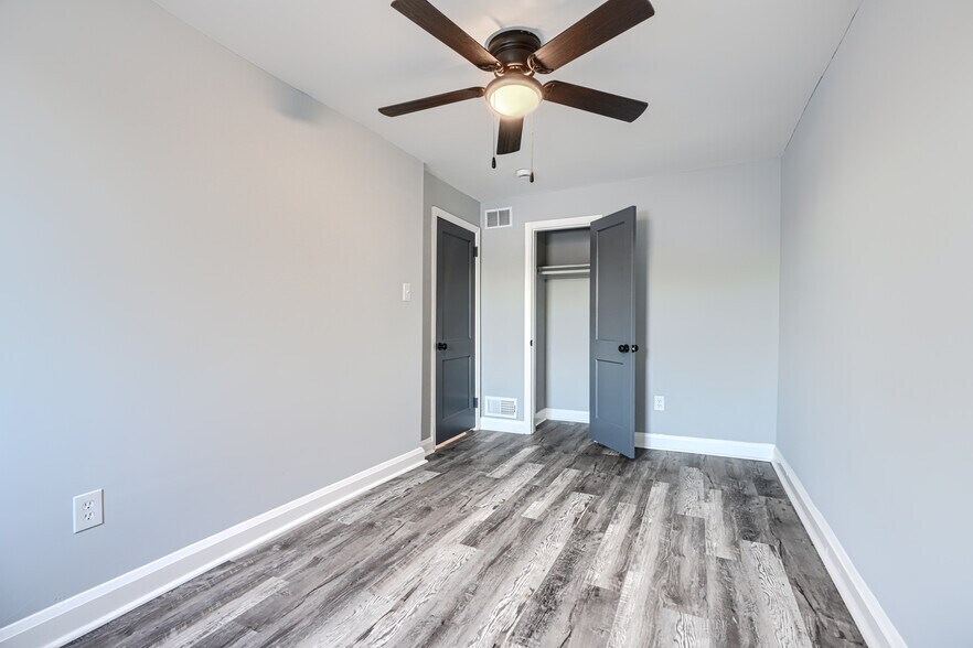 Building Photo - 2123 Graythorn Rd