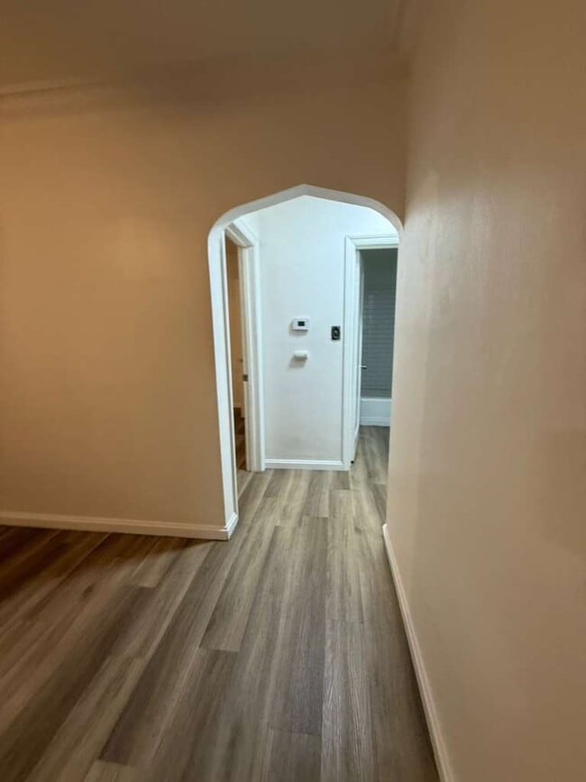 Building Photo - "Cozy 2-Bedroom, 1 bath Retreat with Fireplace Charm!"  One car garage, section 8 ok.