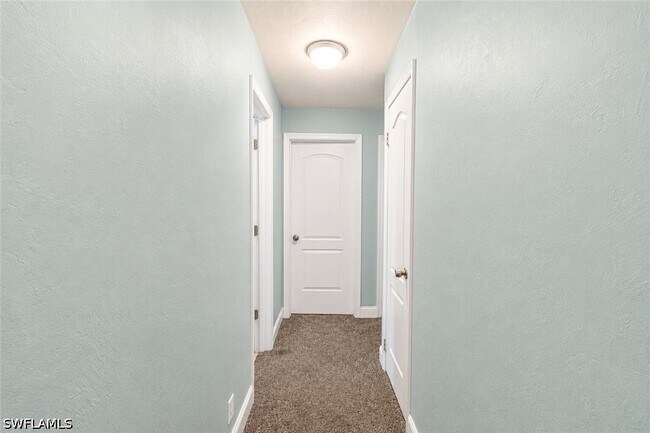 Building Photo - 655 Pointview Rd