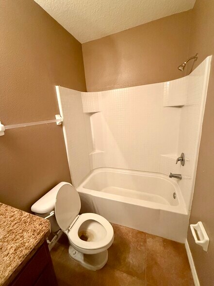 Building Photo - 706 Wiltonway Dr