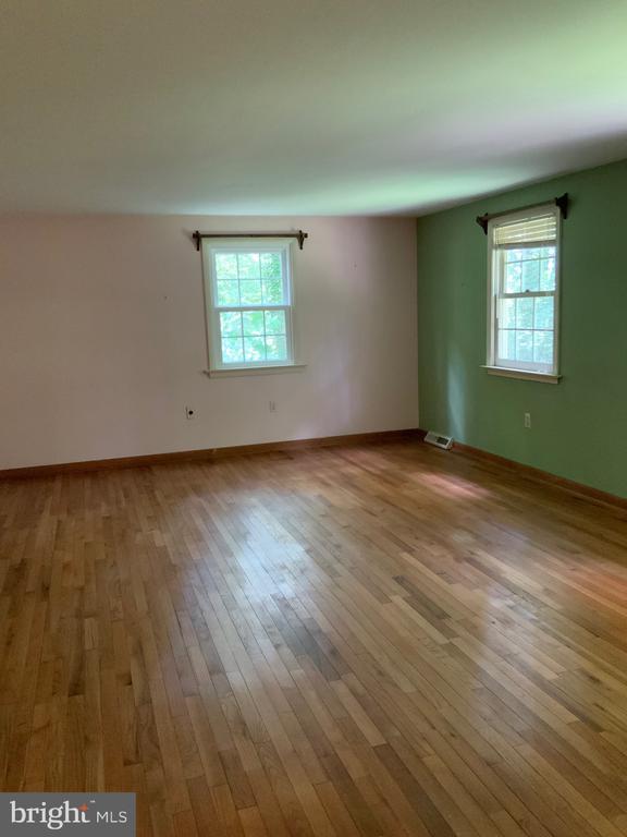 Building Photo - 413 Fruit Farm Rd
