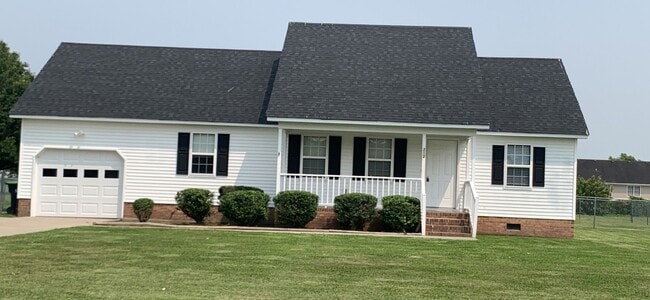 Building Photo - Beautiful home located right outside City Limits - COMING SOON