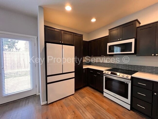 Building Photo - Stunning Hazel Dell Two-Story with High End Appliances