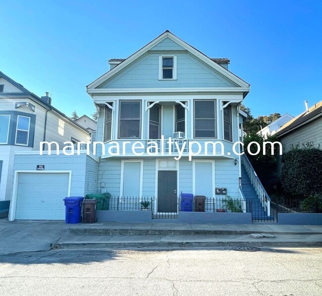 Primary Photo - WATER VIEW-Welcome to this charming 2-bedr...