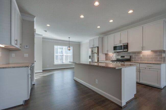 Building Photo - 3BD/3.5BA Immaculate Condo at the Oceanfront!