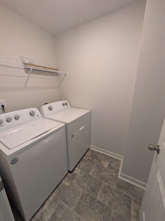 Building Photo - Must see !! In South Fulton