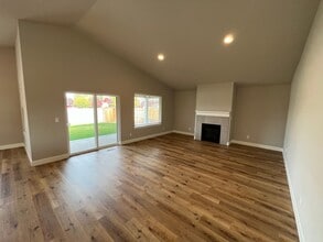 Building Photo - Newer Construction 3 Bedroom House in NW Redmond
