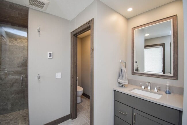 Building Photo - 912 S Torrey Pine Ln