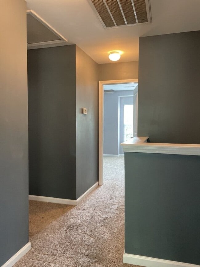 Building Photo - 8806 Shadowglen Dr