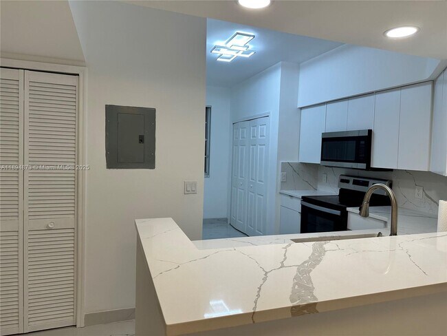 Building Photo - 3255 NE 184th St