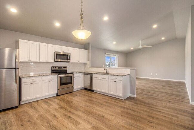 Building Photo - 16044 Bedington Dr