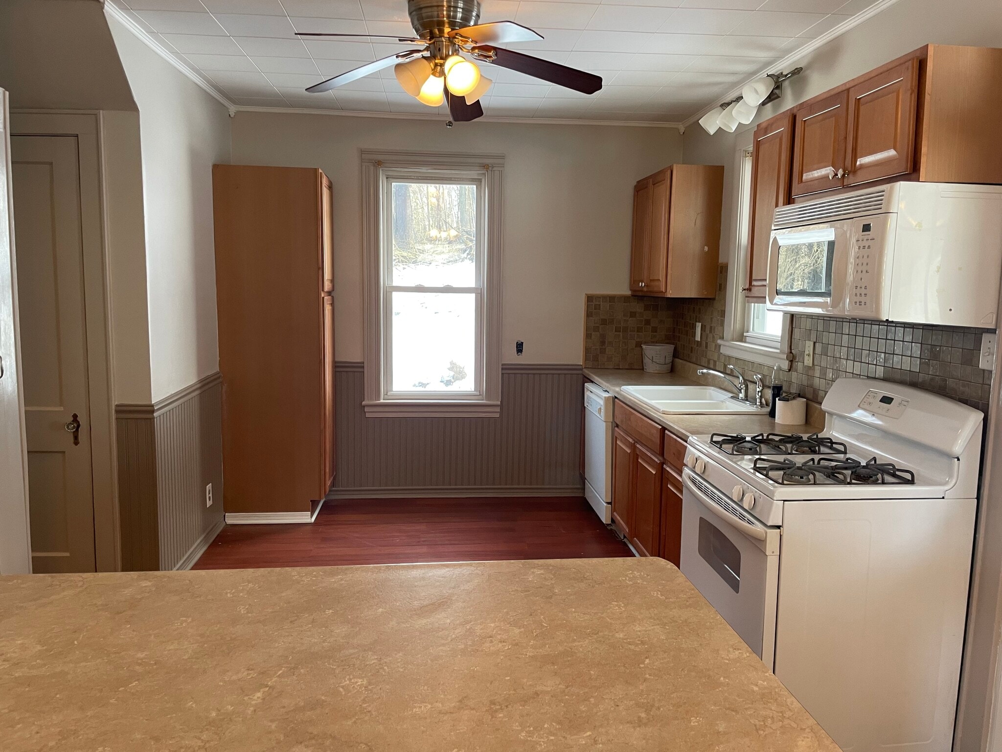 Kitchen - 106 Northwood Ave
