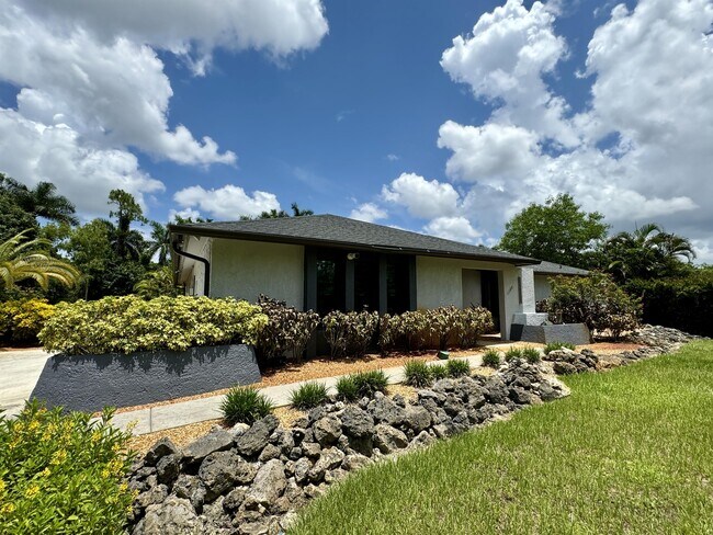 Building Photo - 5580 Cynthia Ln