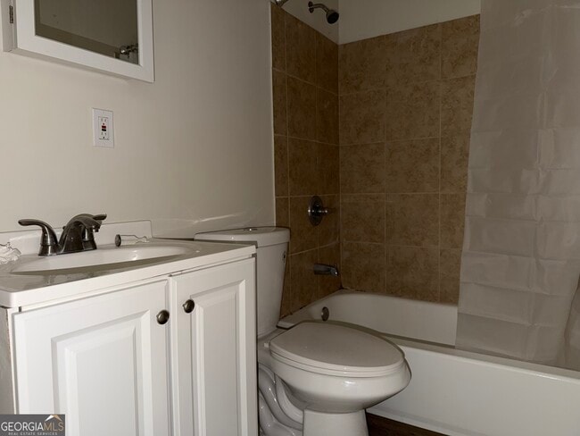 Building Photo - 1011 Walnut Ave SE