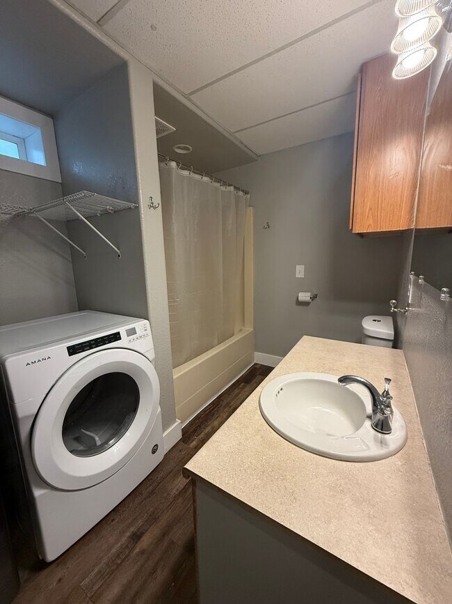 Building Photo - 529 S Dakota St