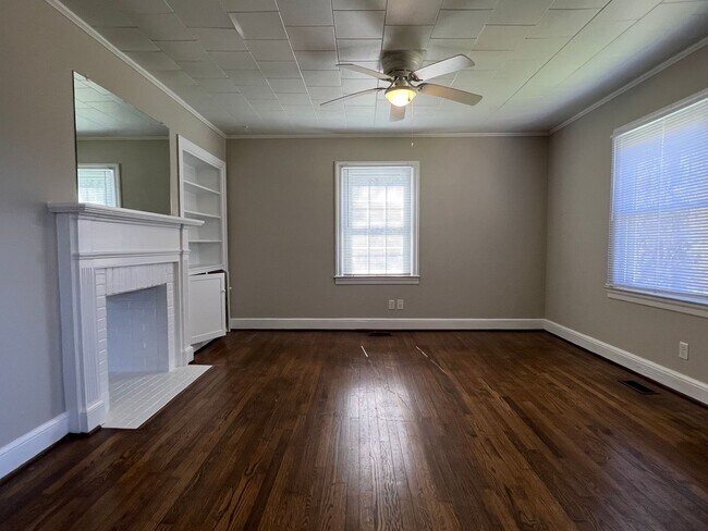 Building Photo - MOVE-IN READY!