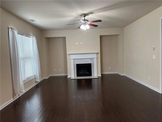 Building Photo - 5750 Rialto Way