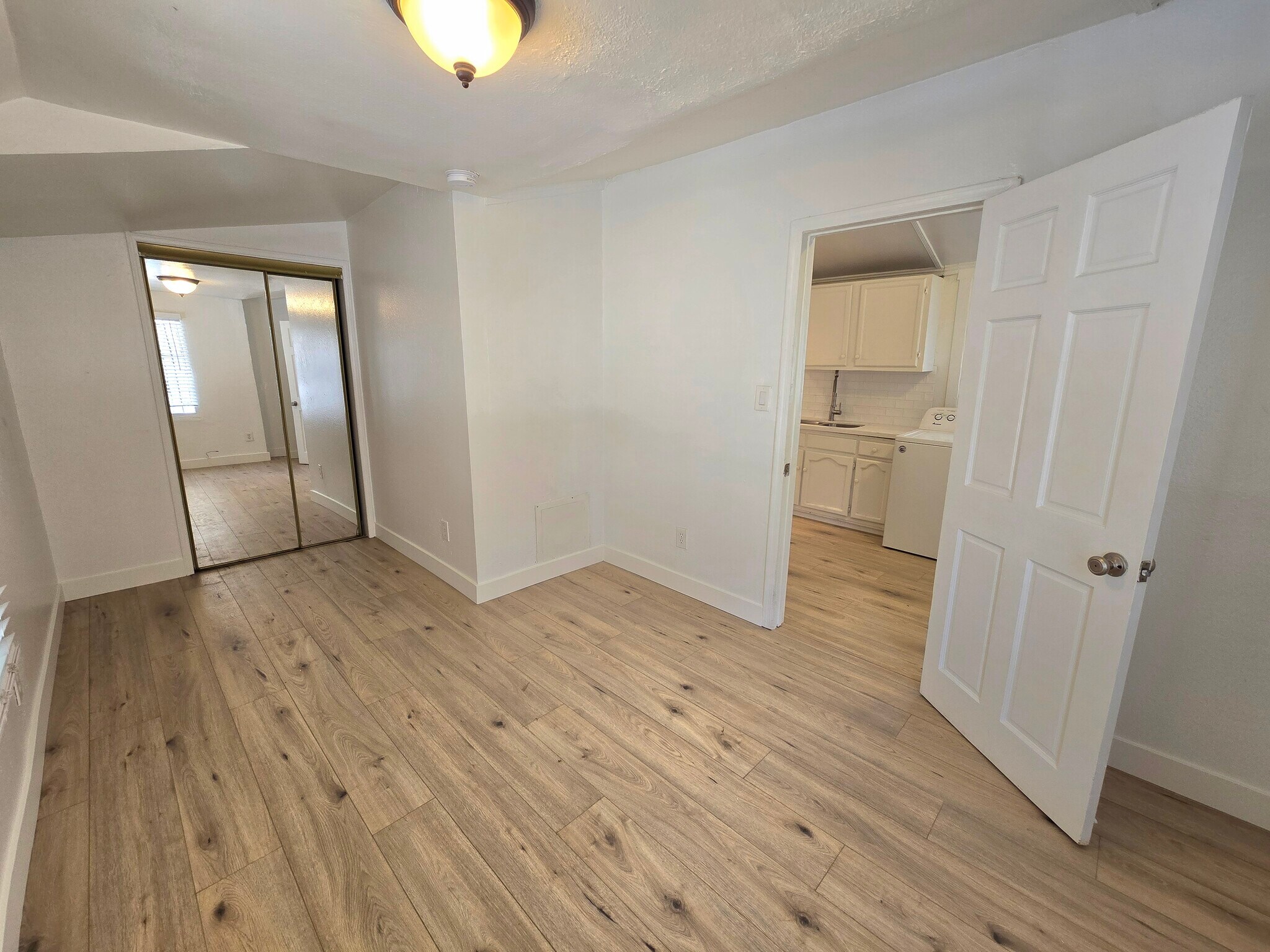 Building Photo - 5826 Willoughby Ave