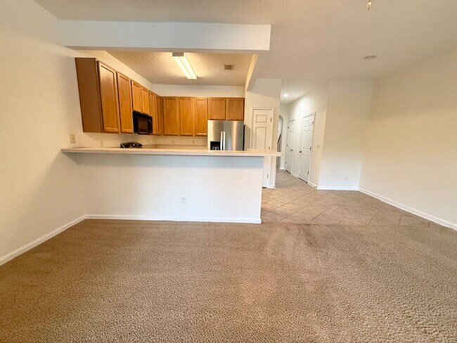 Building Photo - Beautiful 2-Bedroom Townhome with Loft and...