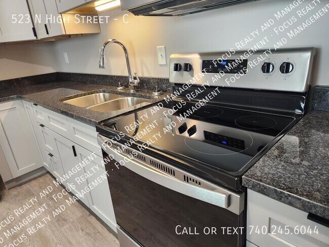 Building Photo - 523 N High St