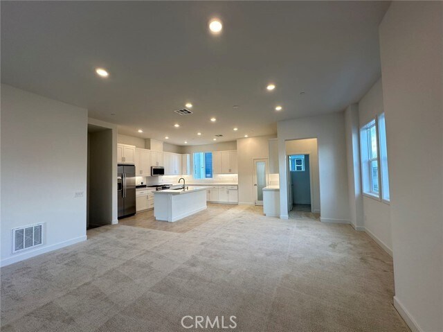 Building Photo - 206 Sash