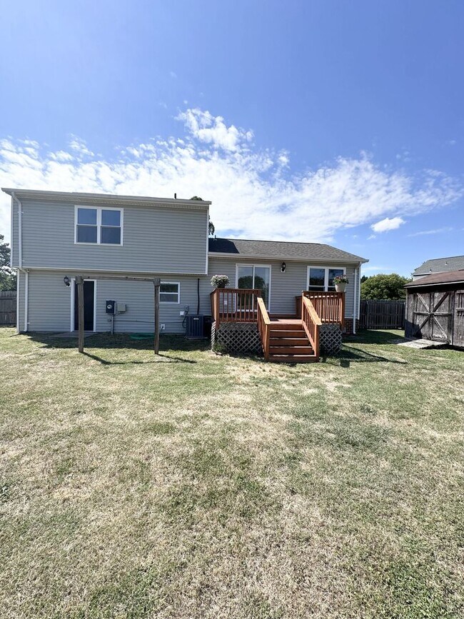 Building Photo - Charming Updated Home in Prime Chesapeake Location – Spacious Layout & Modern Touches!