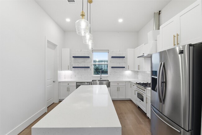 Building Photo - 1236 W 21st St