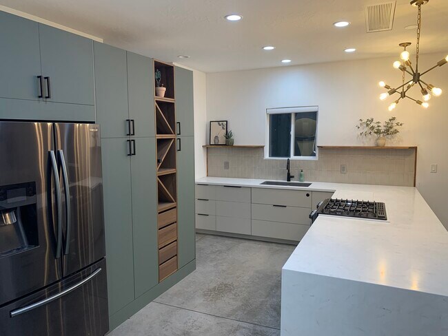 Modern and spacious kitchen - 438 N Stone Mountain Dr