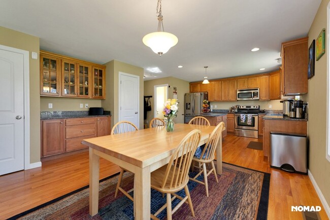 Building Photo - Spacious 4BR House in Hudson