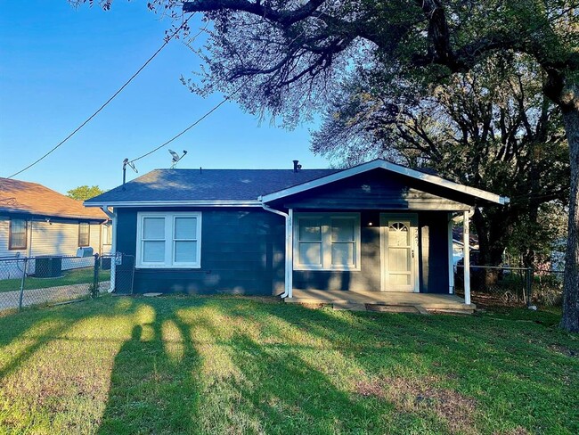 Building Photo - 2737 Canton Dr