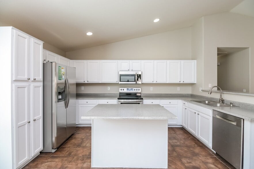 Building Photo - 484 W Gascon Rd