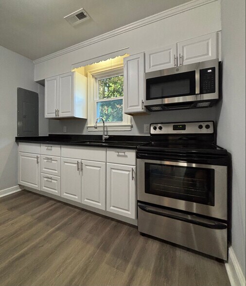 Building Photo - 2311 Richmond Ave