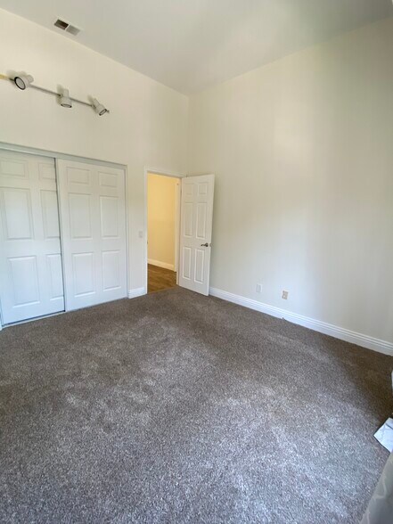 Building Photo - 14 Hillgate Pl