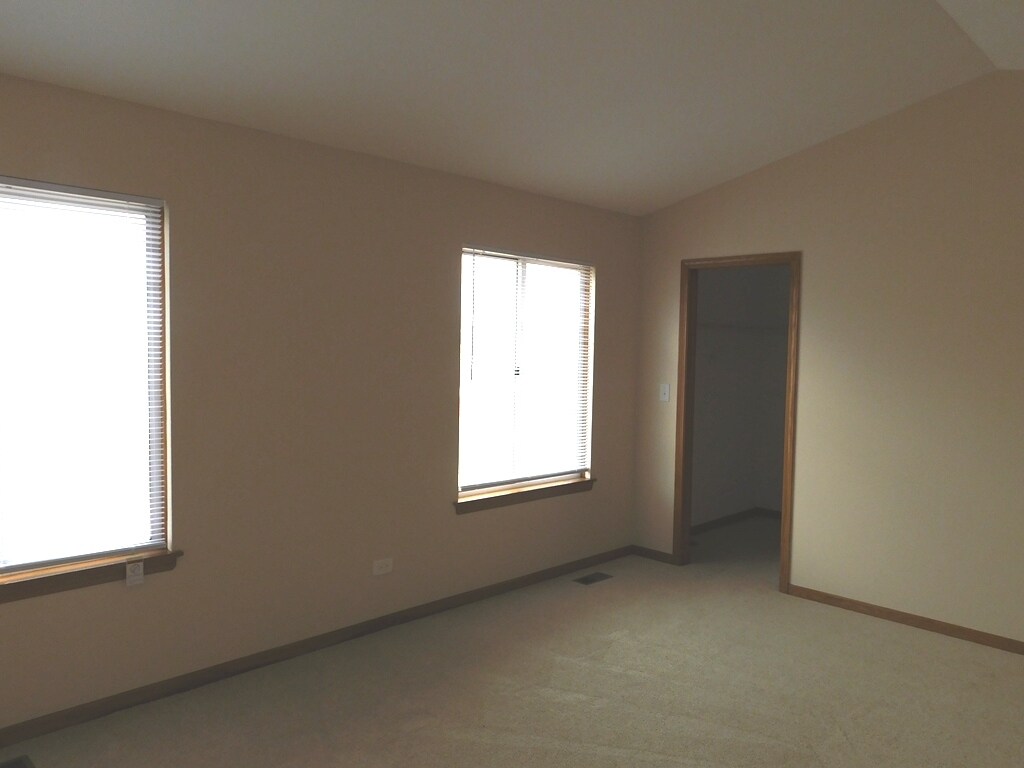 Building Photo - 1906 Armwood Ln