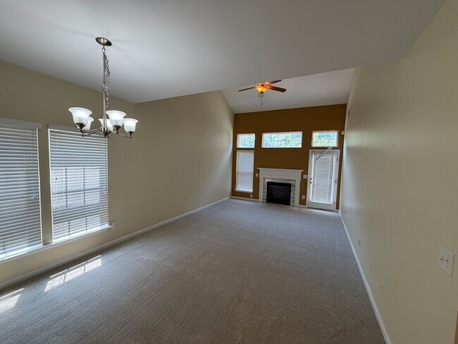 Building Photo - 232 Hadley Commons Dr