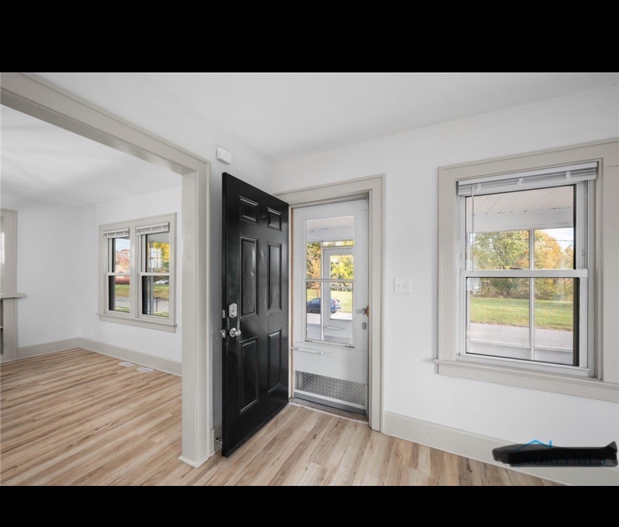 Front entrance - 476 Shasta Dr