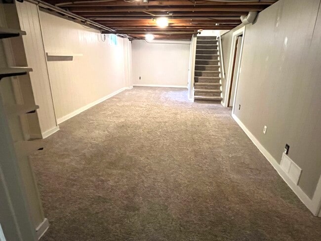 Building Photo - 275 Oak St