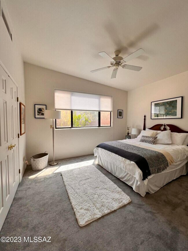 Building Photo - 5848 Bright Star Dr
