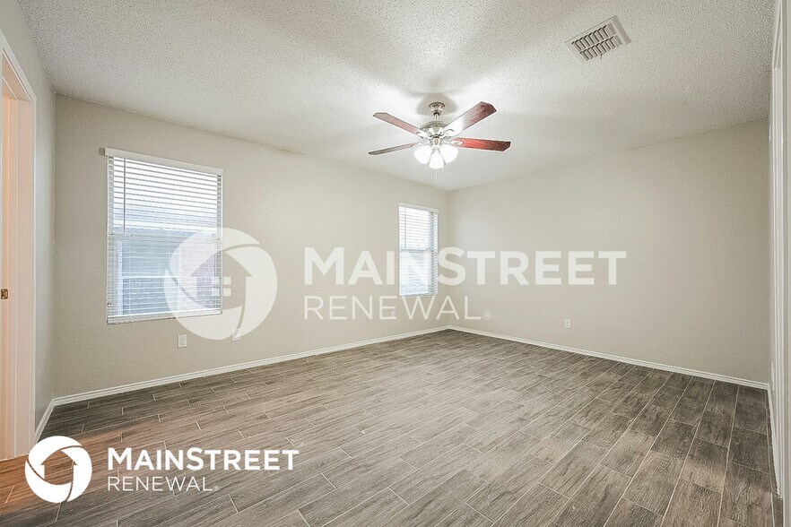 Building Photo - 704 Panola Dr