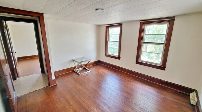 Building Photo - 3 Bed / 1 Bath Single Family Home
