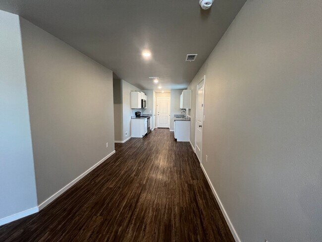 Building Photo - Pre leasing for July: Upland West.