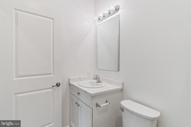 Building Photo - 980 N Marshall St