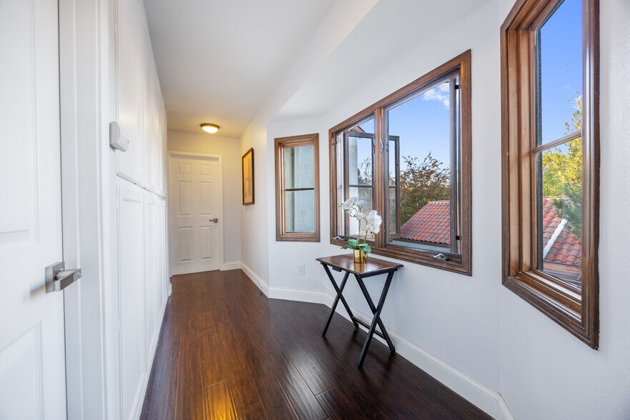 Building Photo - 17645 Rienzi Pl