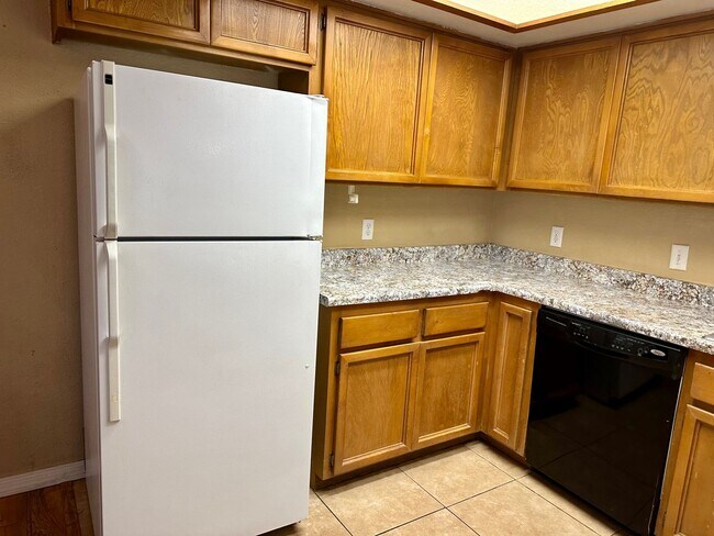 Building Photo - Downstairs Corner 2-Bedroom Condo in Centr...