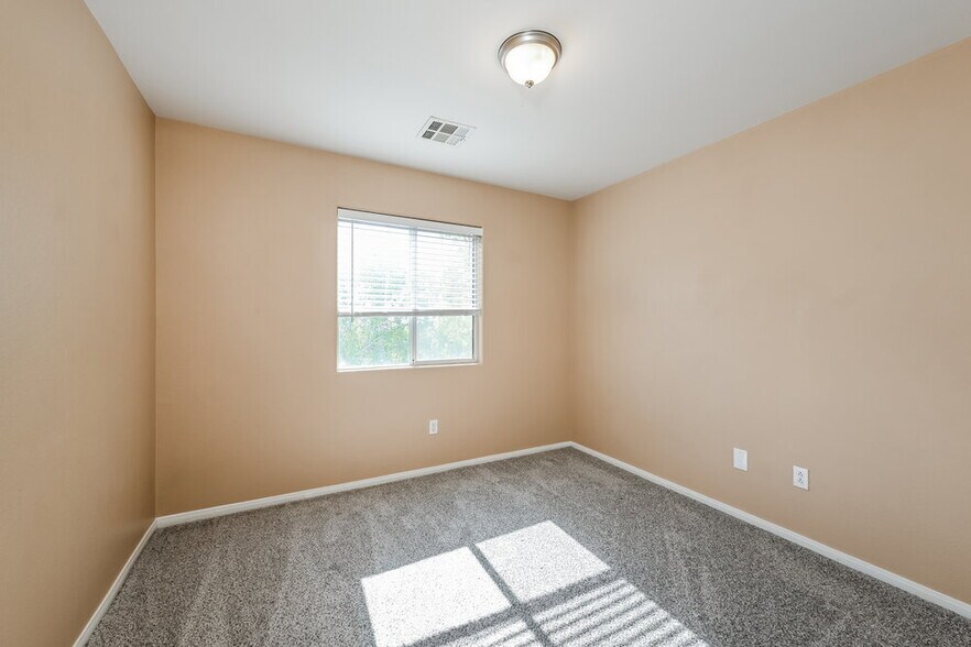 Building Photo - 7648 Lookout Hill St